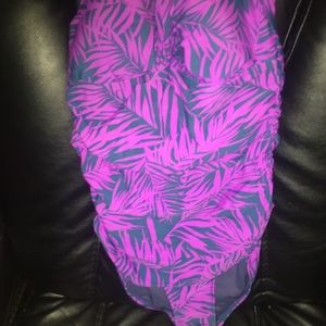 Old Navy Swim - Old navy rouched sides one piece swimsuit M NWT Old Navy Swim - Old navy rouched sides one piece swimsuit M NWT